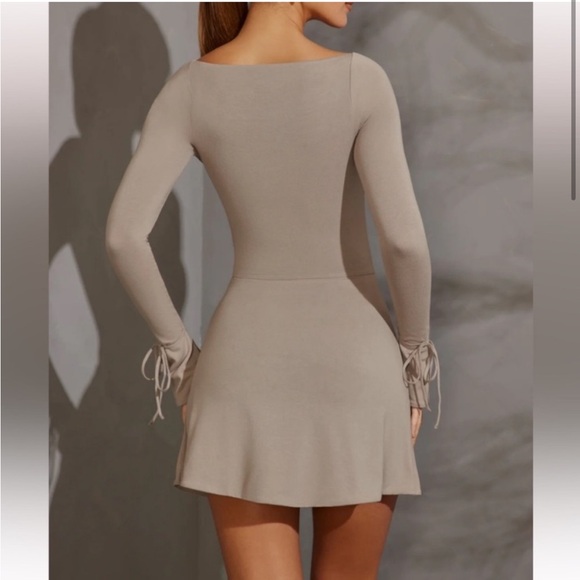 Oh Polly Long Sleeve gray Beige Dress (Amryn) - Picture 3 of 6